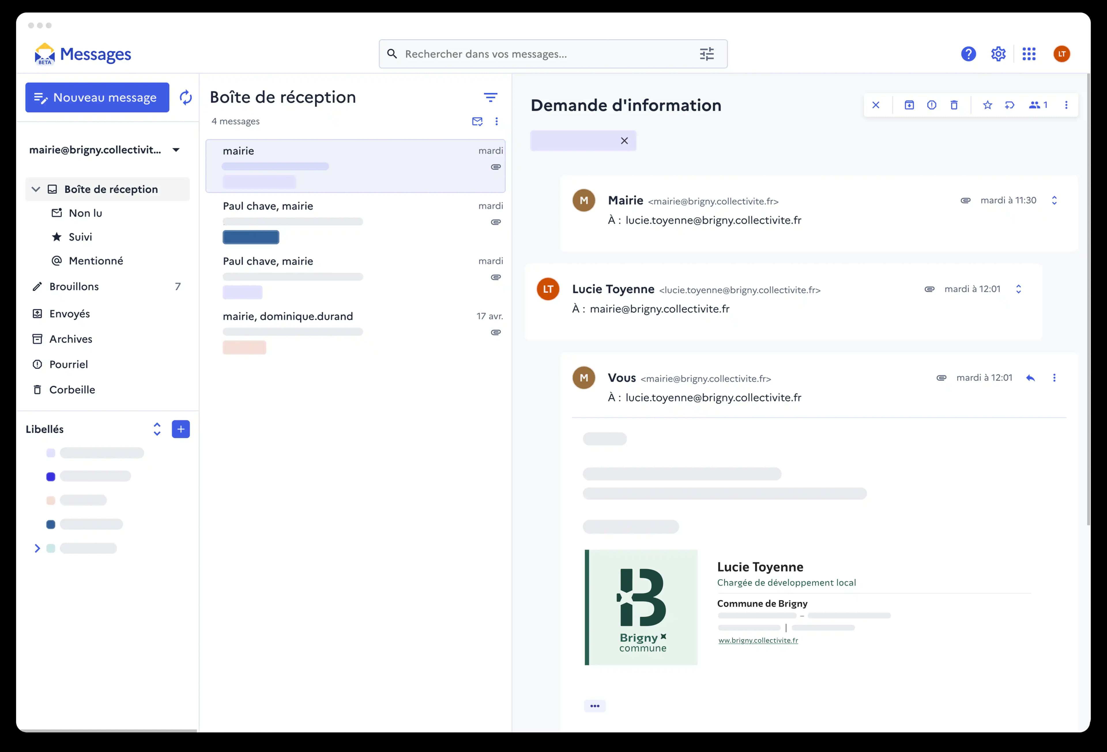 La boîte de réception de Messages, avec la liste des courriels et la conversation ouverte